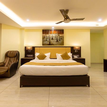 Hotel Godwin - Colaba Мумбай Екстериор снимка