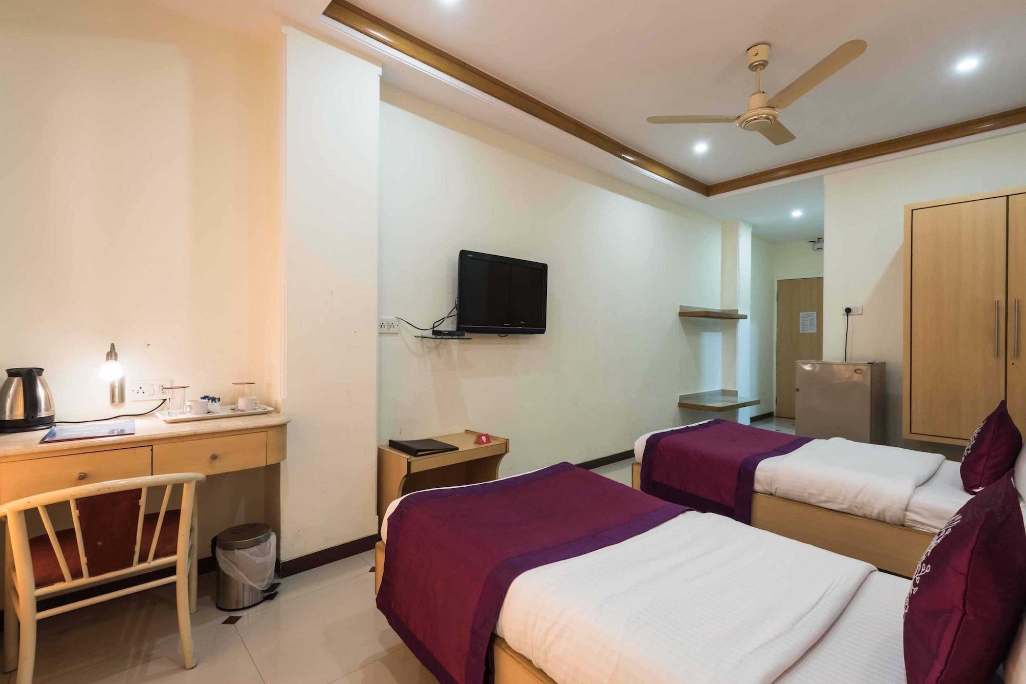 Hotel Godwin - Colaba Мумбай Екстериор снимка