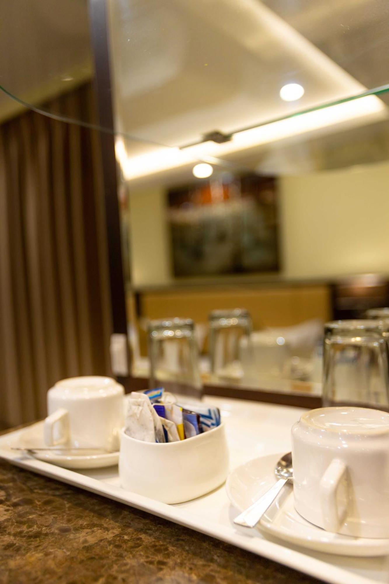 Hotel Godwin - Colaba Мумбай Екстериор снимка
