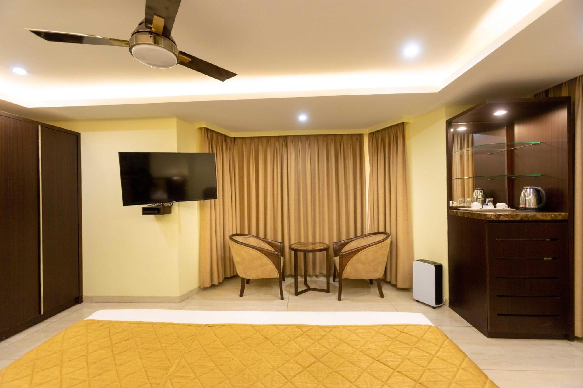 Hotel Godwin - Colaba Мумбай Екстериор снимка