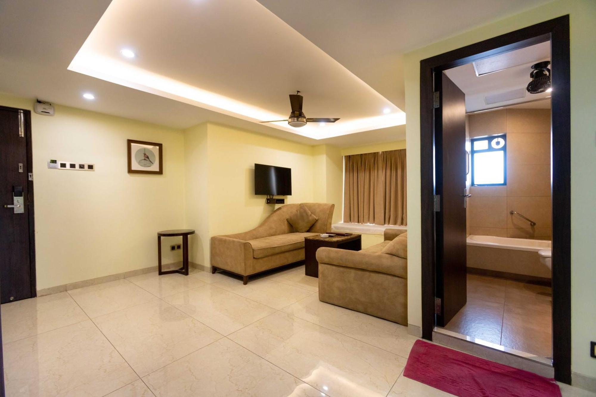 Hotel Godwin - Colaba Мумбай Екстериор снимка