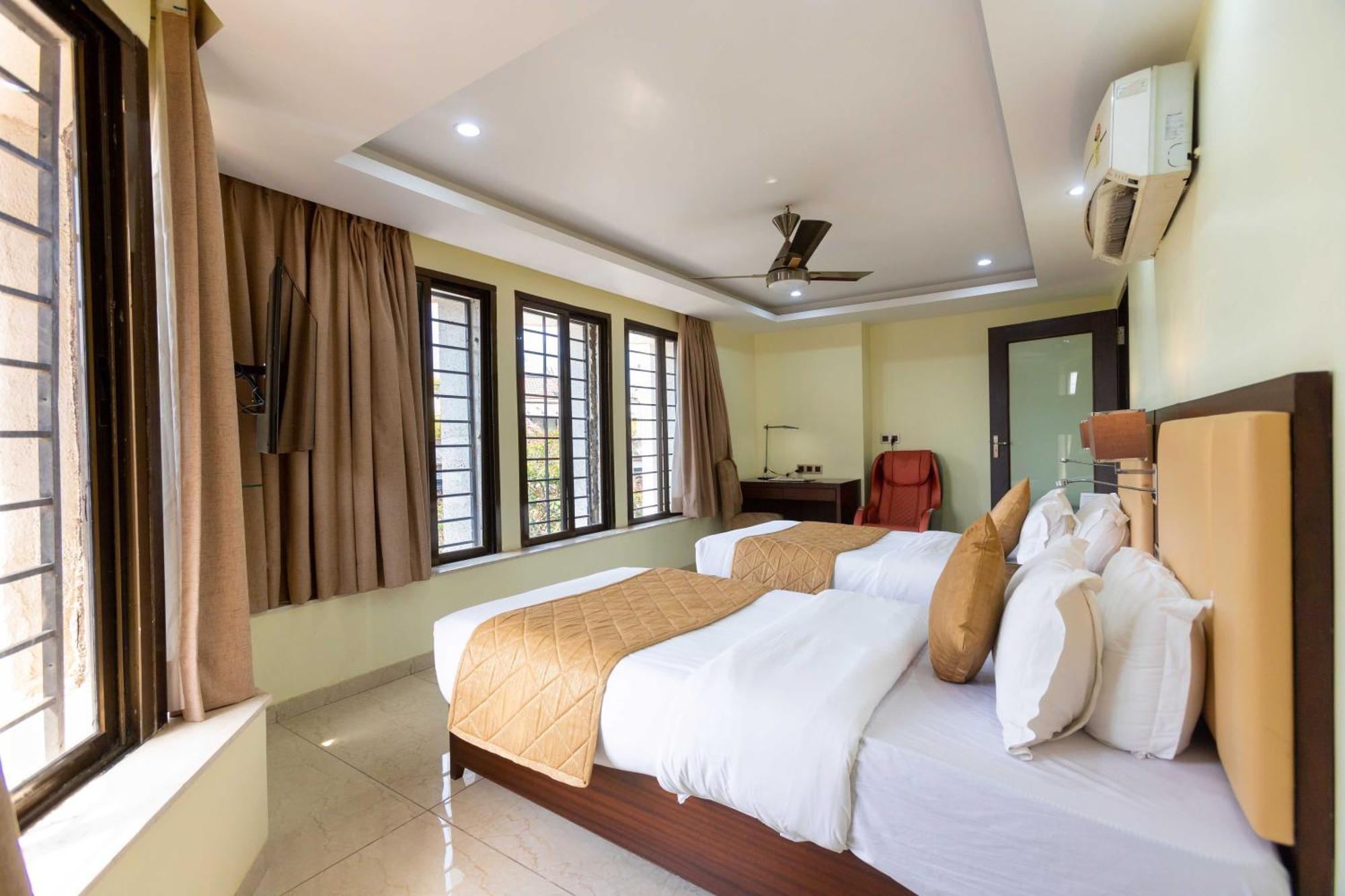 Hotel Godwin - Colaba Мумбай Екстериор снимка