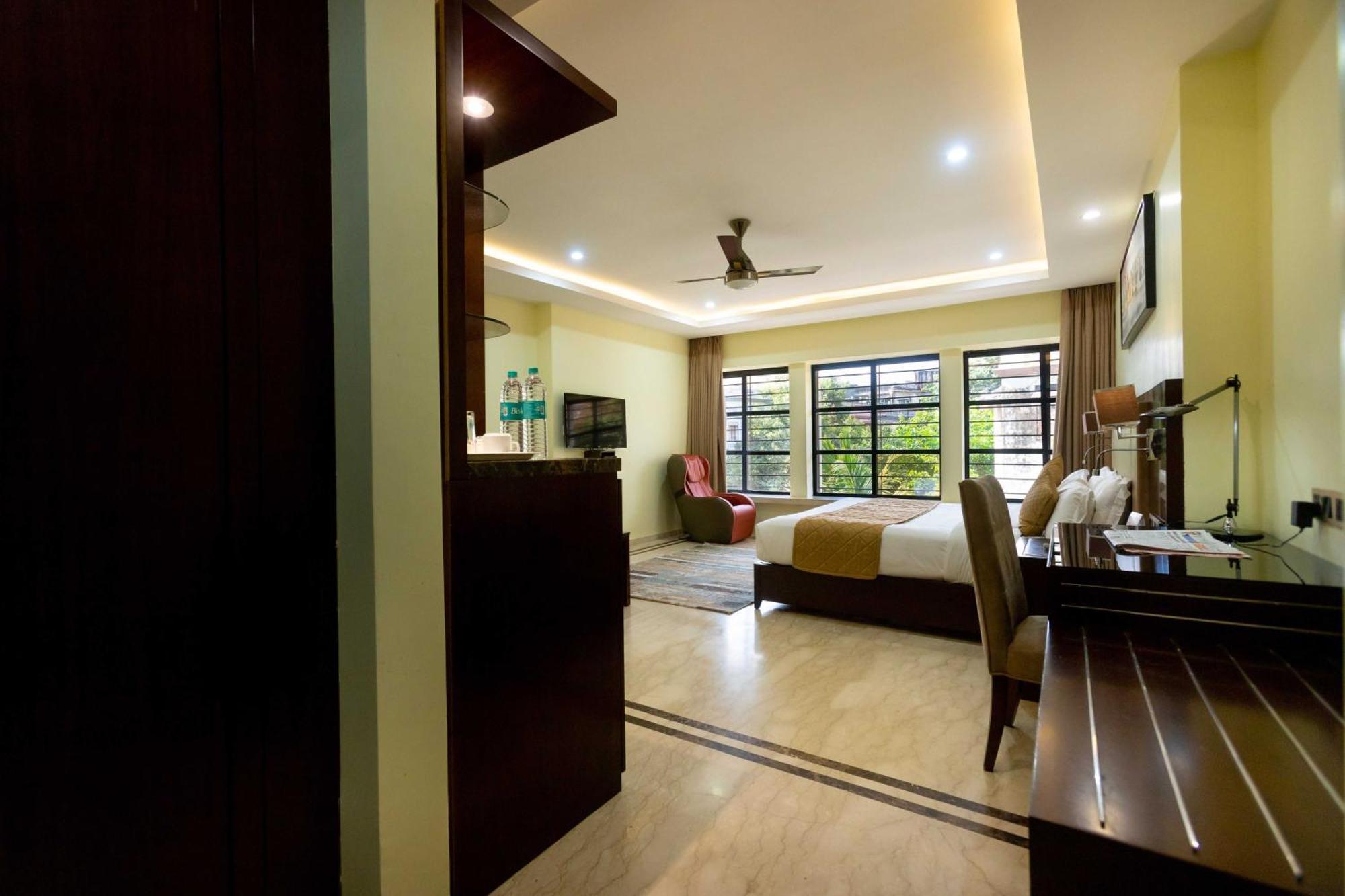 Hotel Godwin - Colaba Мумбай Екстериор снимка