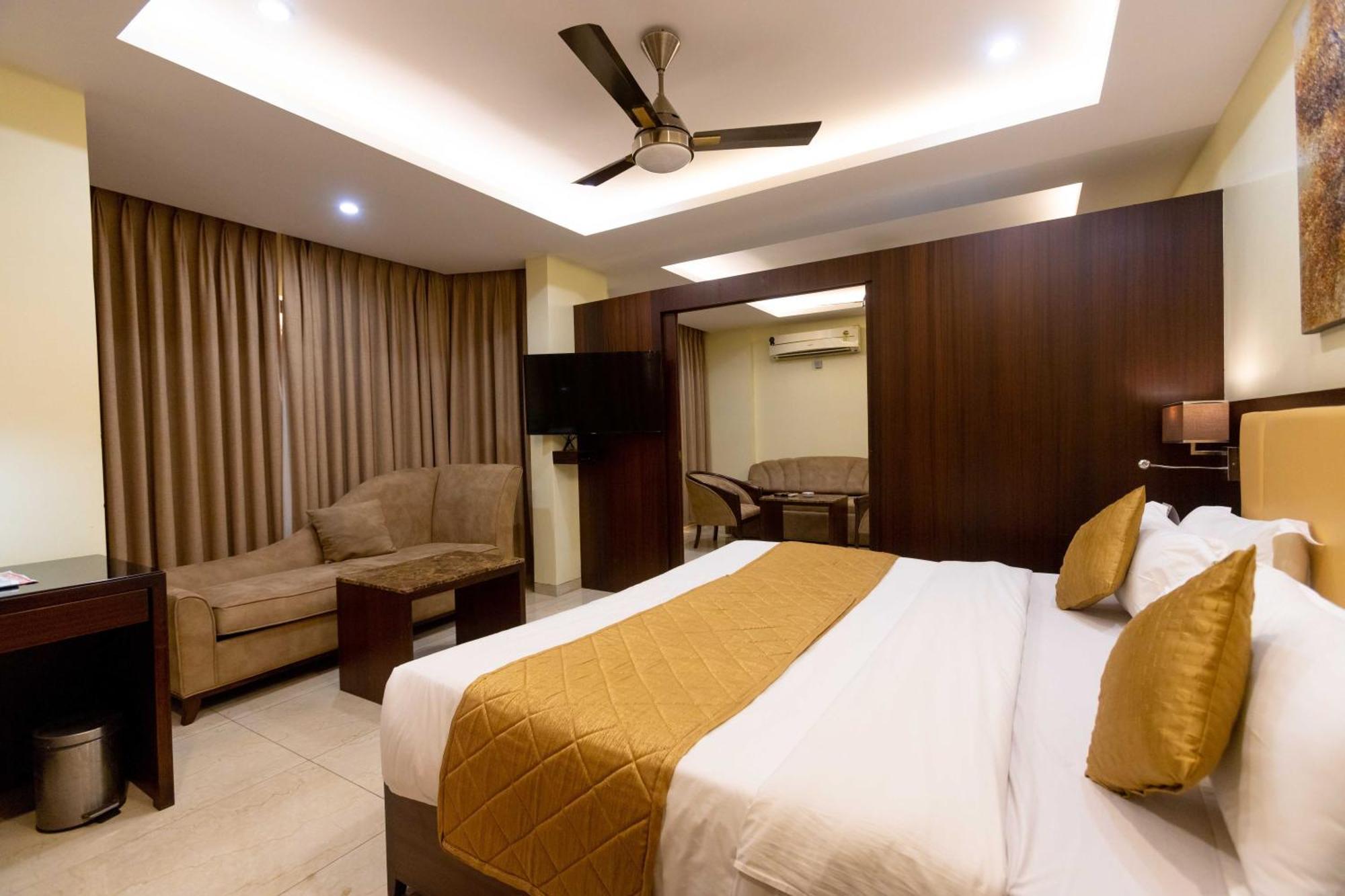 Hotel Godwin - Colaba Мумбай Екстериор снимка
