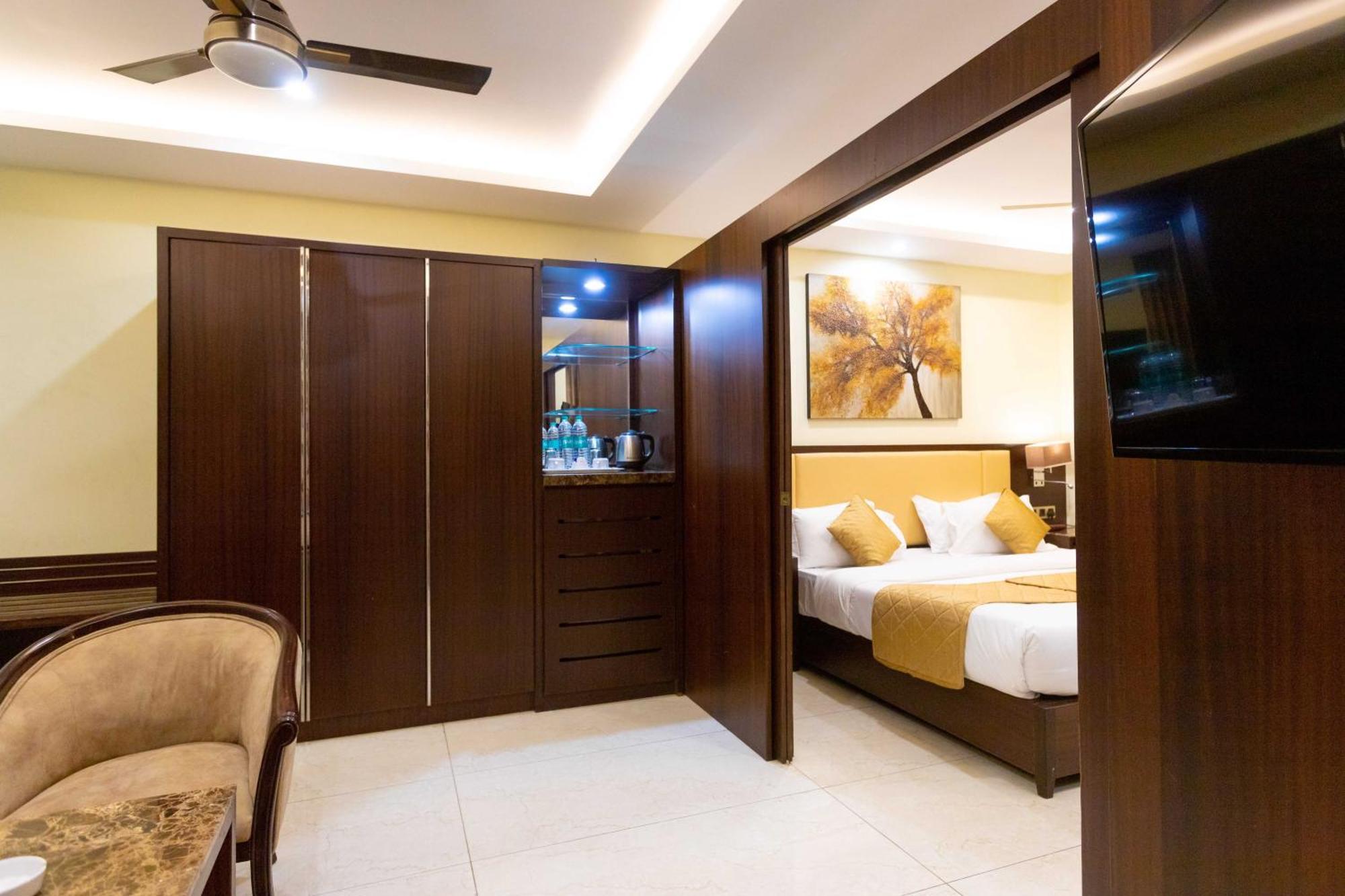 Hotel Godwin - Colaba Мумбай Екстериор снимка