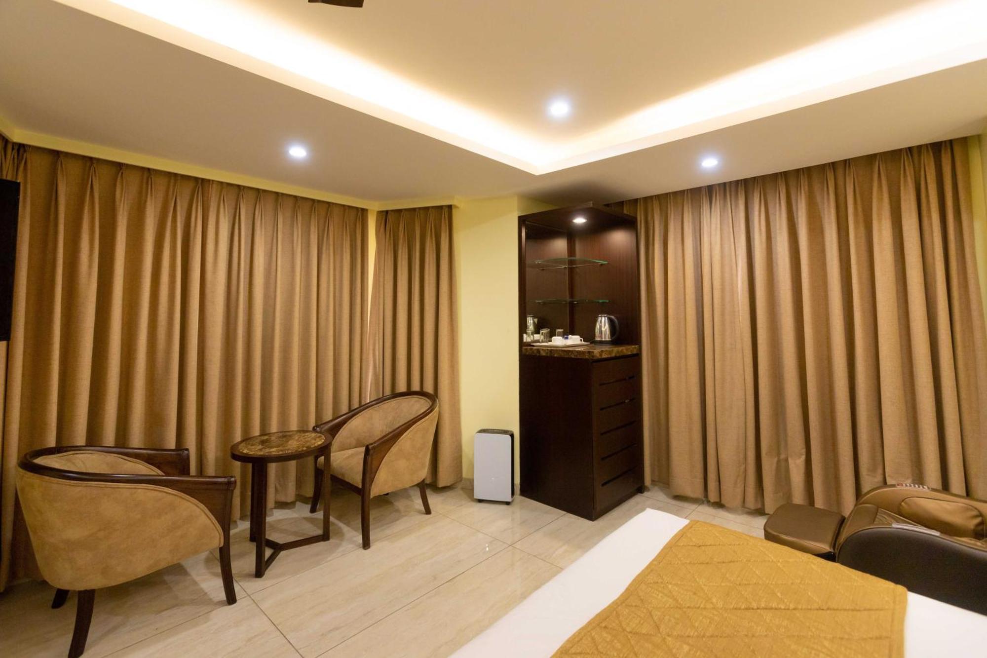 Hotel Godwin - Colaba Мумбай Екстериор снимка