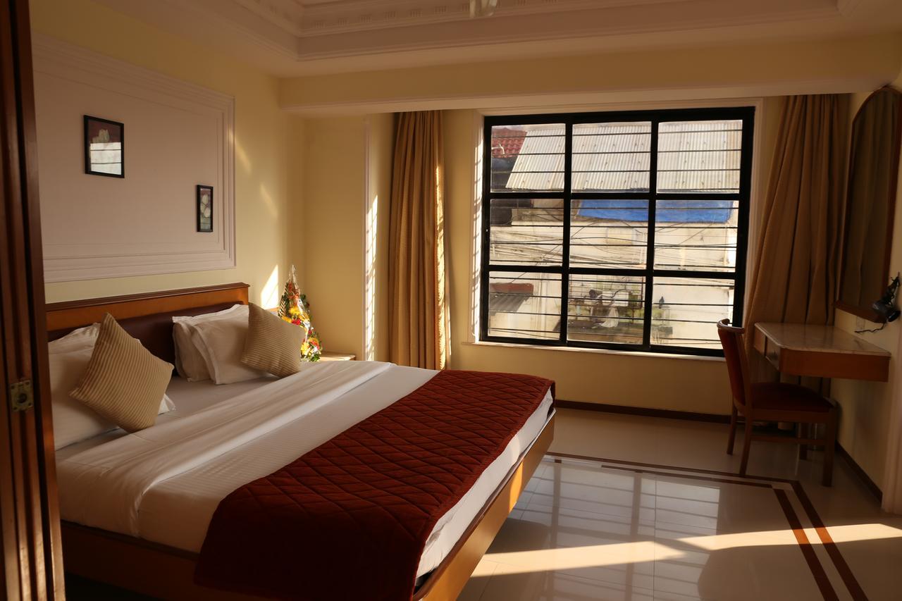 Hotel Godwin - Colaba Мумбай Екстериор снимка