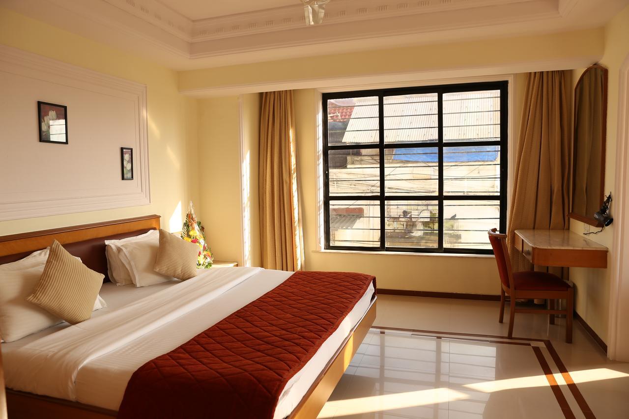 Hotel Godwin - Colaba Мумбай Екстериор снимка