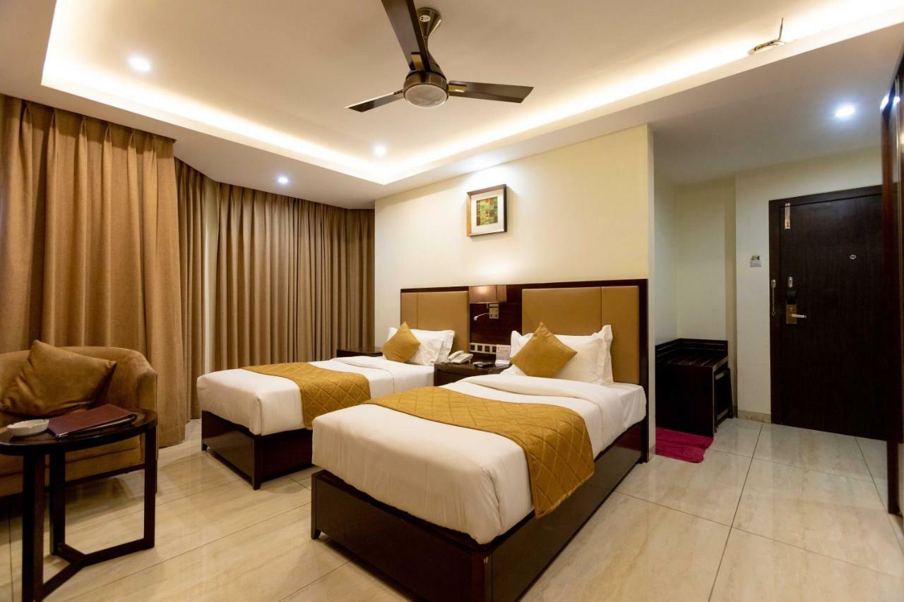 Hotel Godwin - Colaba Мумбай Екстериор снимка