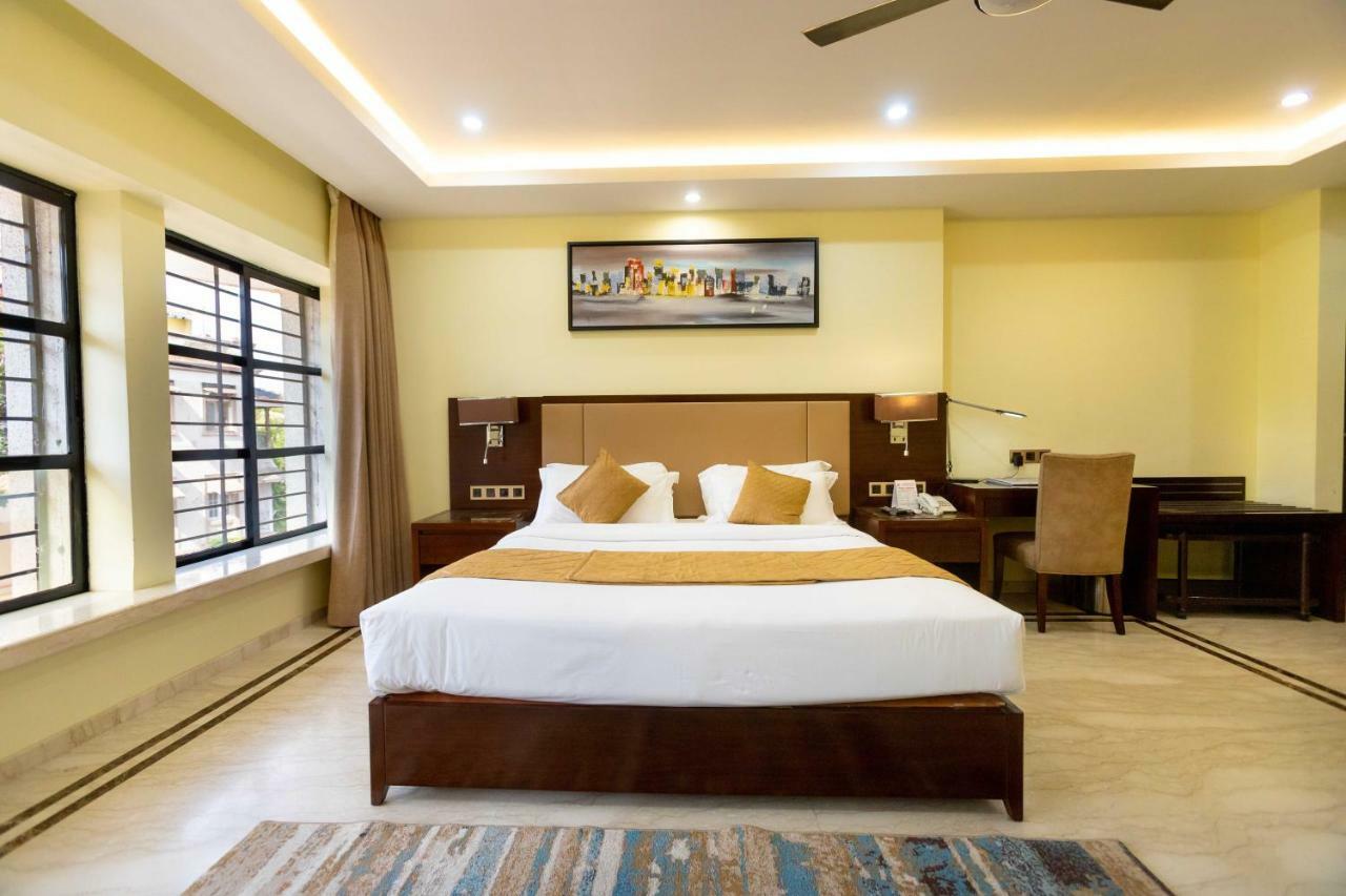 Hotel Godwin - Colaba Мумбай Екстериор снимка